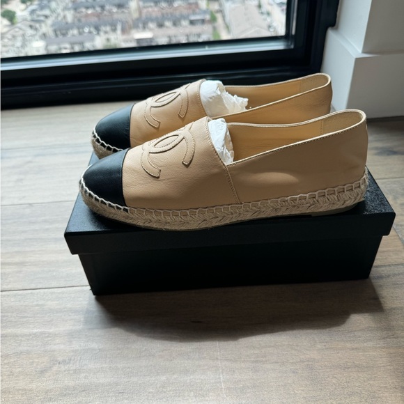 Chanel Lambskin CC Espadrilles Size 39 - Picture 8 of 11